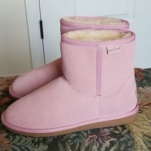 Pink minnitonka short cut boots